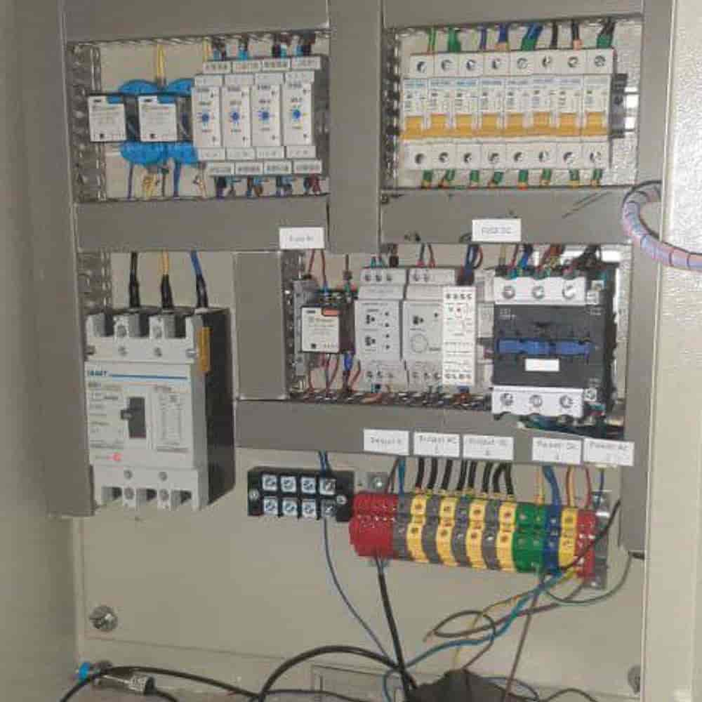 Azar Barq Maragheh, endüstriyel elektrik panellerinin tasarımcısı ve operatörü